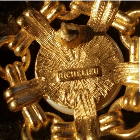 RICHELIEU VINTAGE GOLDTONED & FAUX PEARL STATEMENT EARRINGS - Picture 5 of 5